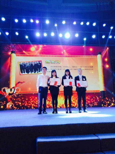 重庆招聘客服专员+包吃包住+高提成_渝中区康